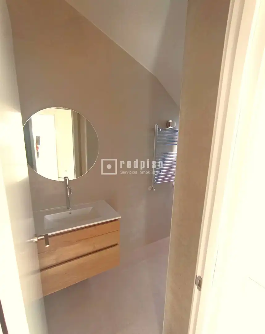 Badezimmer von Dachboden zum Verkauf in Madrid mit Klimaanlage, Heizung und Parkett