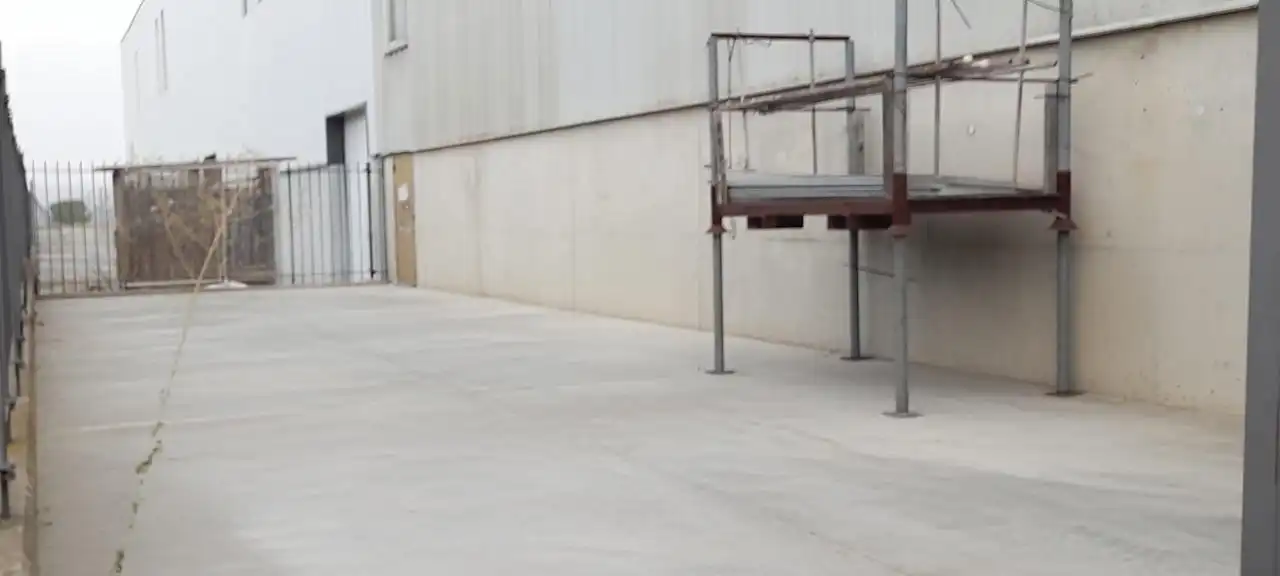 Außenansicht von Fabrikhallen zur Miete in Lleida