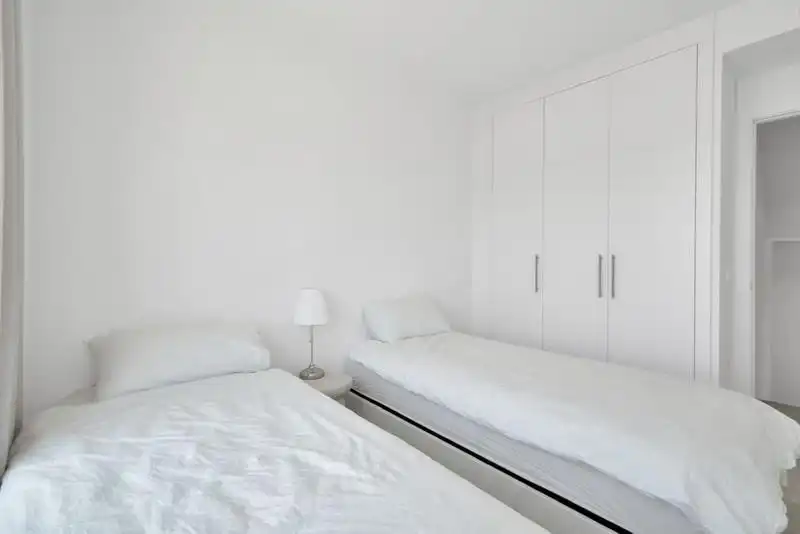 Habitación de Casa adosada de alquiler en Estepona con Aire acondicionado, Jardín privado y Terraza