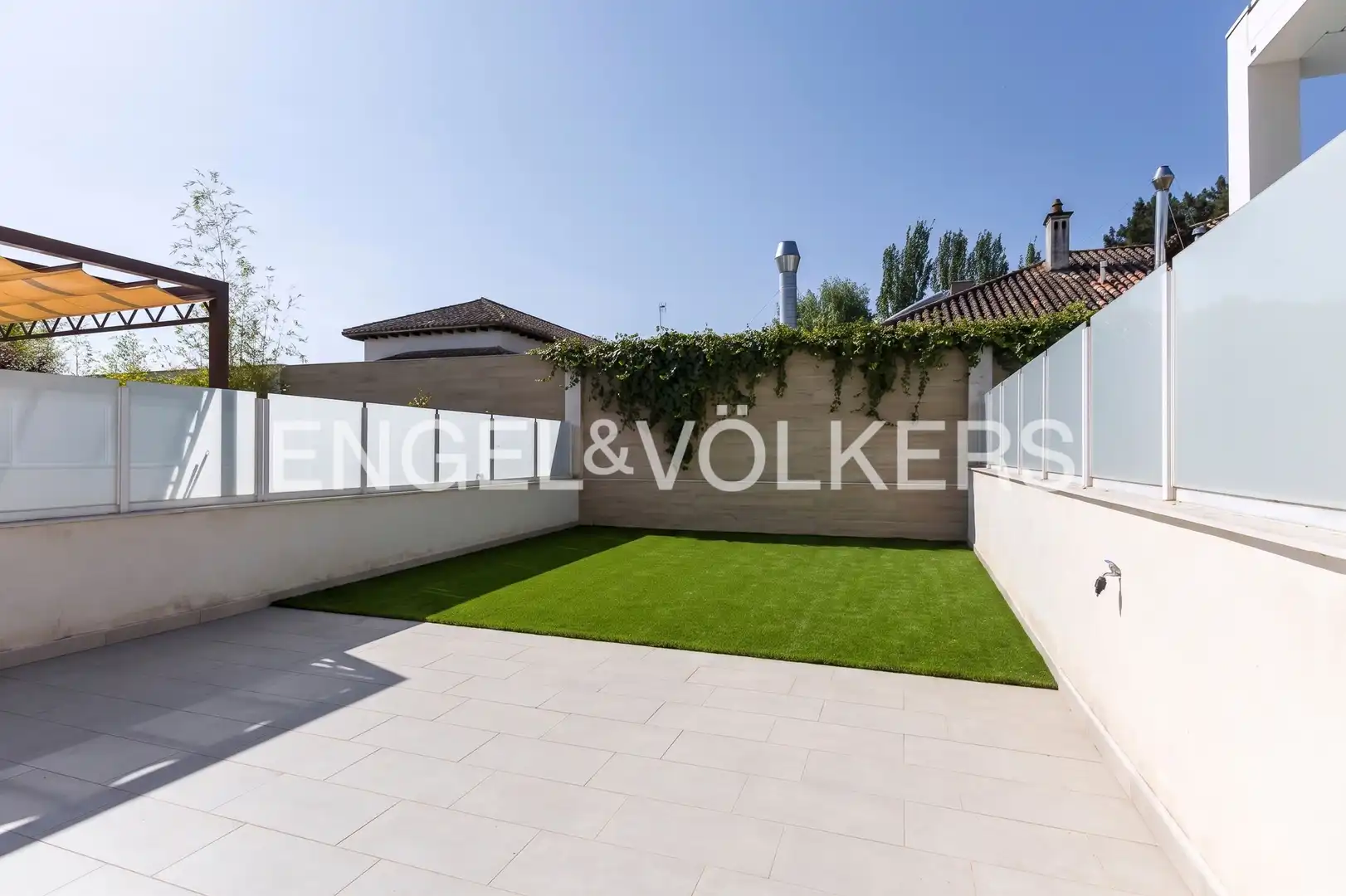 Terraza de Casa adosada en venta en Tres Cantos con Aire acondicionado, Calefacción y Jardín privado