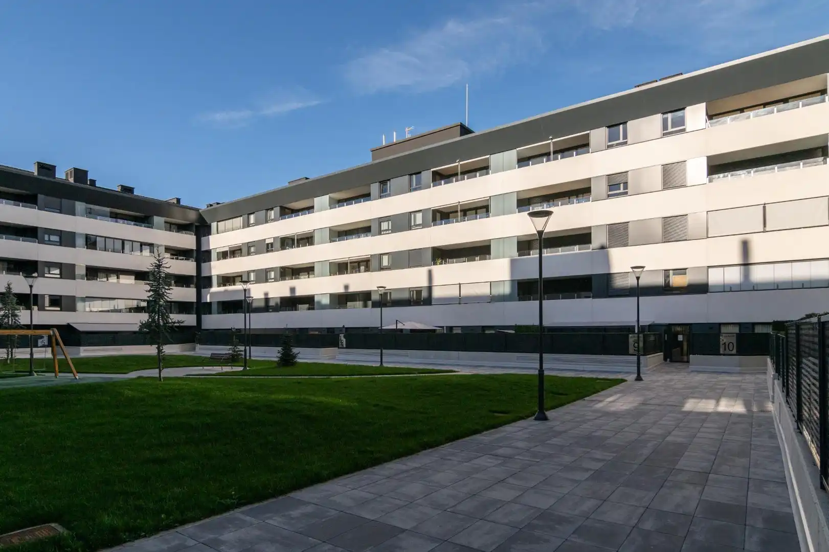 Vista exterior de Pis en venda en Aranguren, Navarra