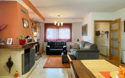 Sala d'estar de Casa adosada en venda en Vidreres amb Aire condicionat, Calefacció i Terrassa