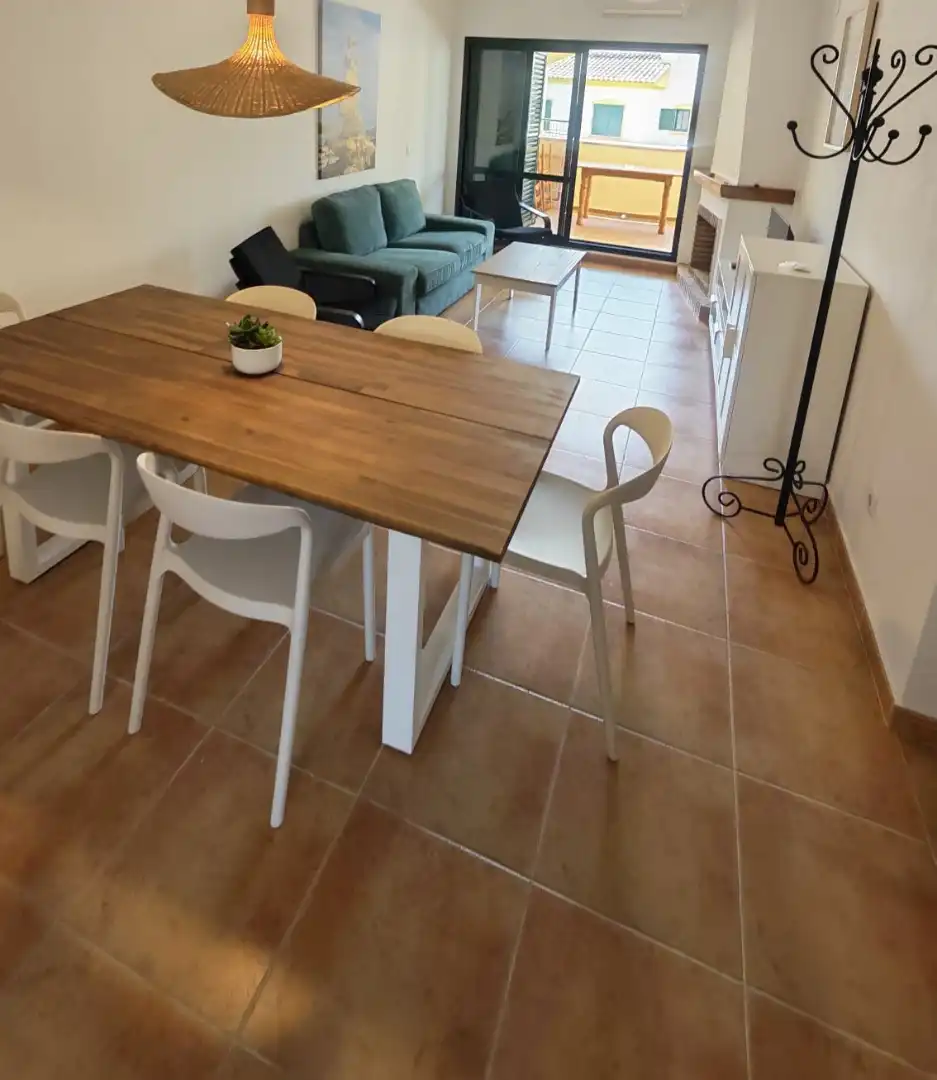 Esszimmer von Dachboden zur Miete in Zahara de los Atunes mit Klimaanlage, Terrasse und Möbliert