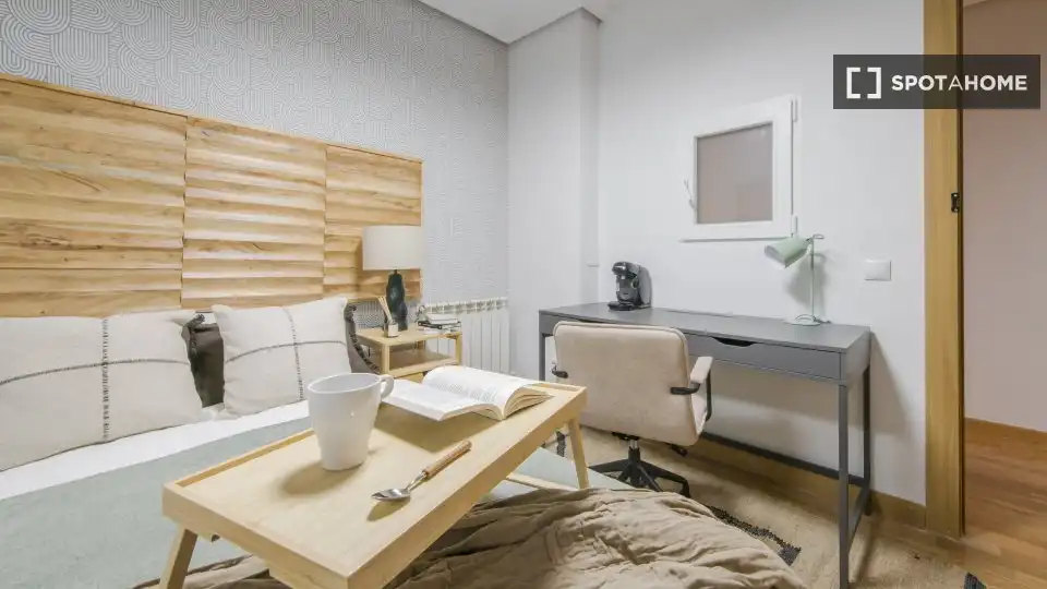 Habitación de Piso para compartir en Madrid con Aire acondicionado, Calefacción y Amueblado