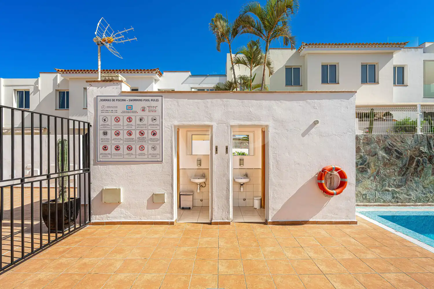 Vista exterior de Casa adosada en venta en Arona con Terraza y Piscina comunitaria