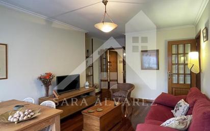 Living room of Flat to rent in Pontevedra Capital   with Heating, Terrace and Storage room