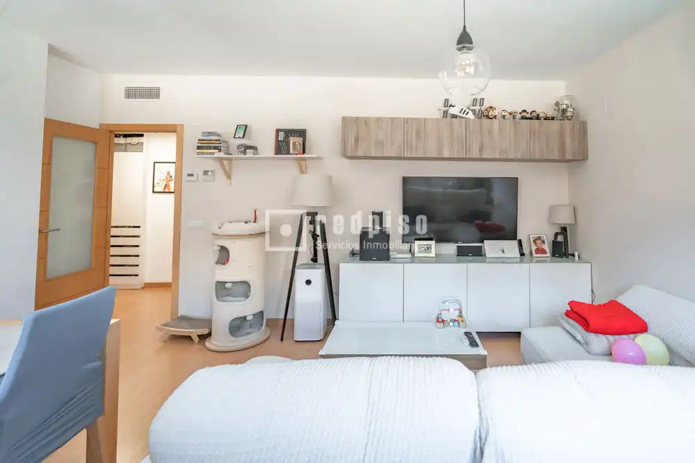 Living room of Flat for rent in Getafe  with Air Conditioner, Heating and Private garden
