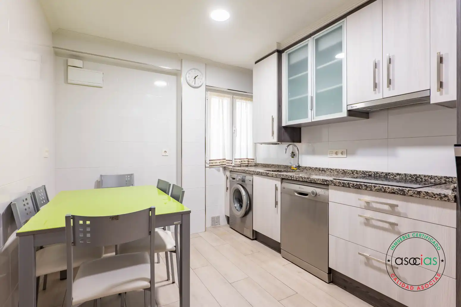 Cocina de Piso en venta en Gijón  con Calefacción y Trastero