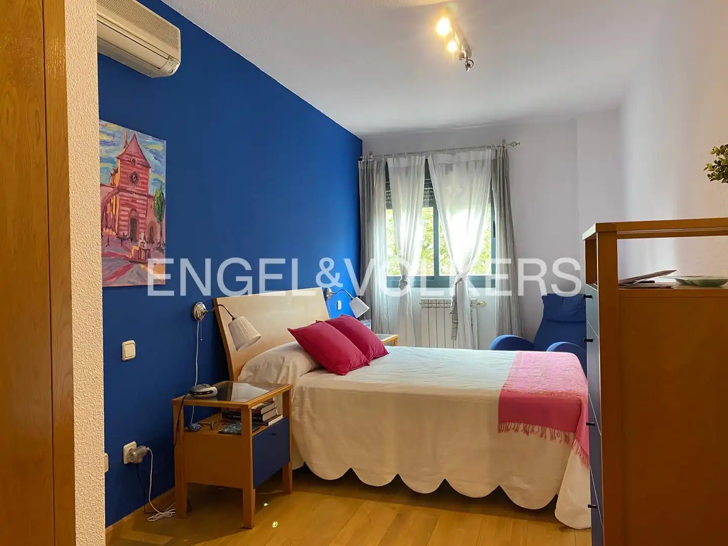 Schlafzimmer von Wohnung zur Miete in Pozuelo de Alarcón mit Klimaanlage, Heizung und Privatgarten
