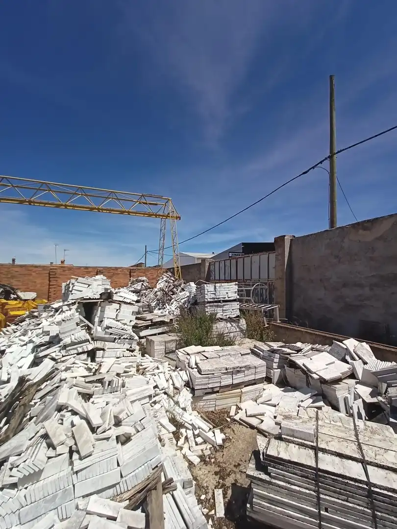Vista exterior de Nave industrial en venta en Cáceres