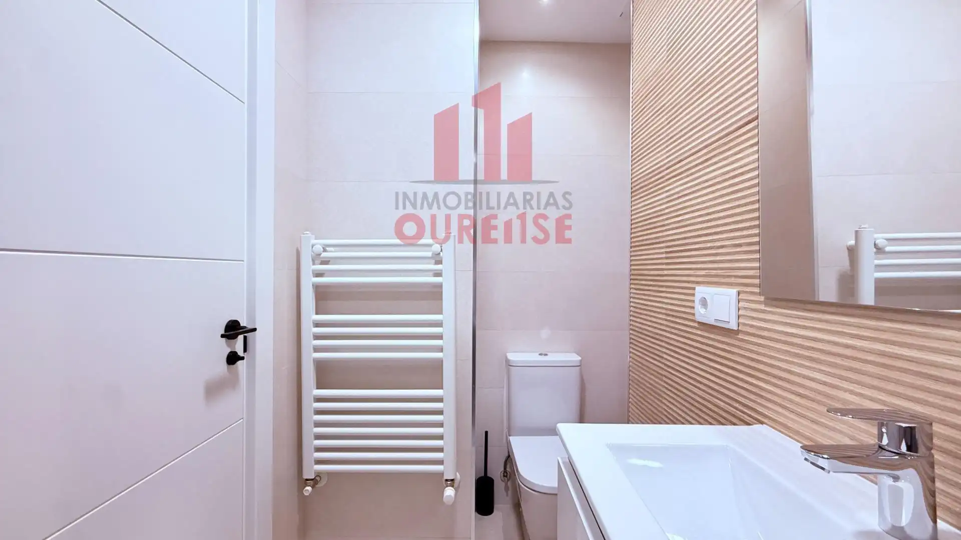 Baño de Piso de alquiler en Ourense Capital  con Calefacción y Amueblado