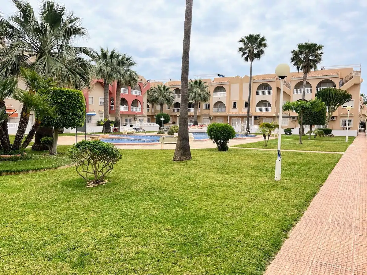 Vista exterior de Apartamento en venta en Los Alcázares con Aire acondicionado, Terraza y Piscina comunitaria