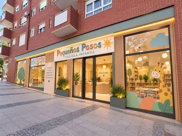 Local comercial en venda a Calle León Felipe 37