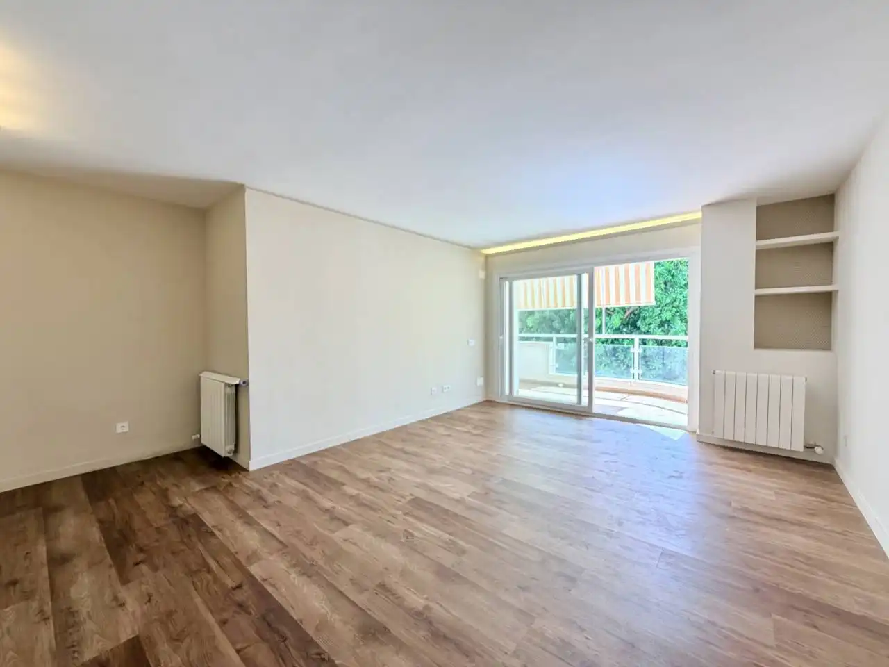 Sala d'estar de Pis de lloguer en  Palma de Mallorca amb Aire condicionat, Calefacció i Parquet