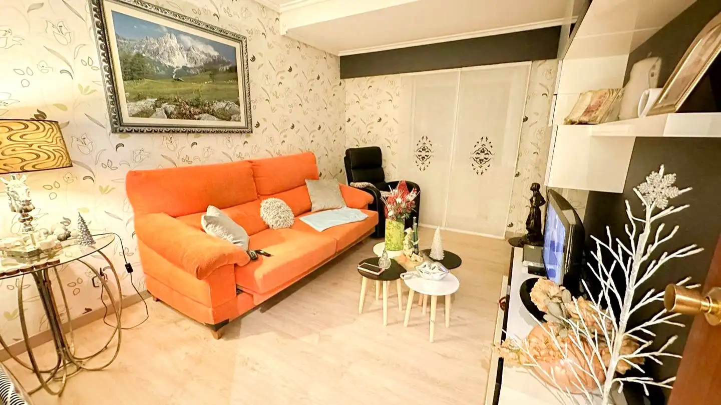Sala de estar de Piso en venta en  Logroño con Calefacción, Trastero y Balcón