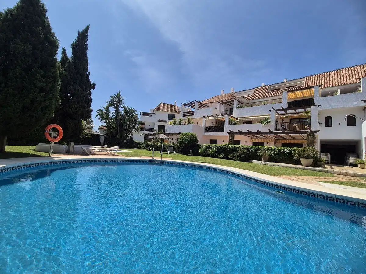 Vista exterior de Apartament de lloguer en Marbella amb Aire condicionat, Calefacció i Terrassa