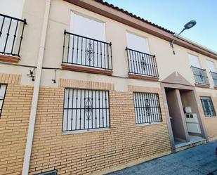 Vista exterior de Casa adosada en venda en Vall d'Alba amb Aire condicionat, Calefacció i Terrassa