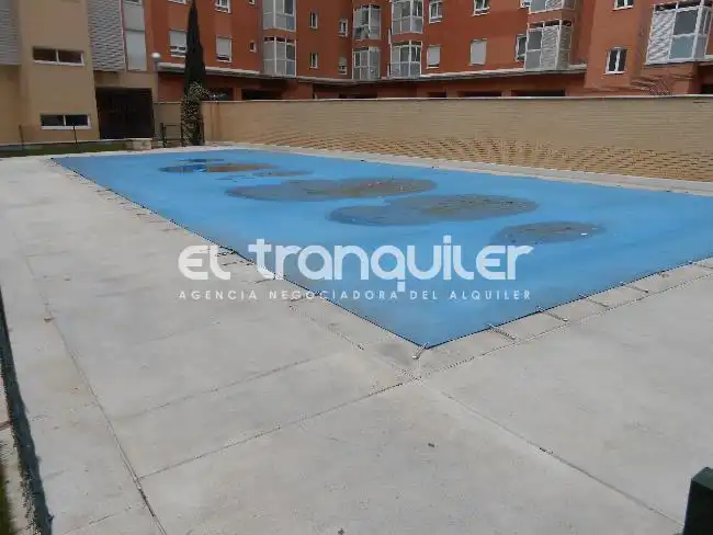 Parking of Flat for rent in Madrid  with Air Conditioner, Parquet flooring and Swimming Pool