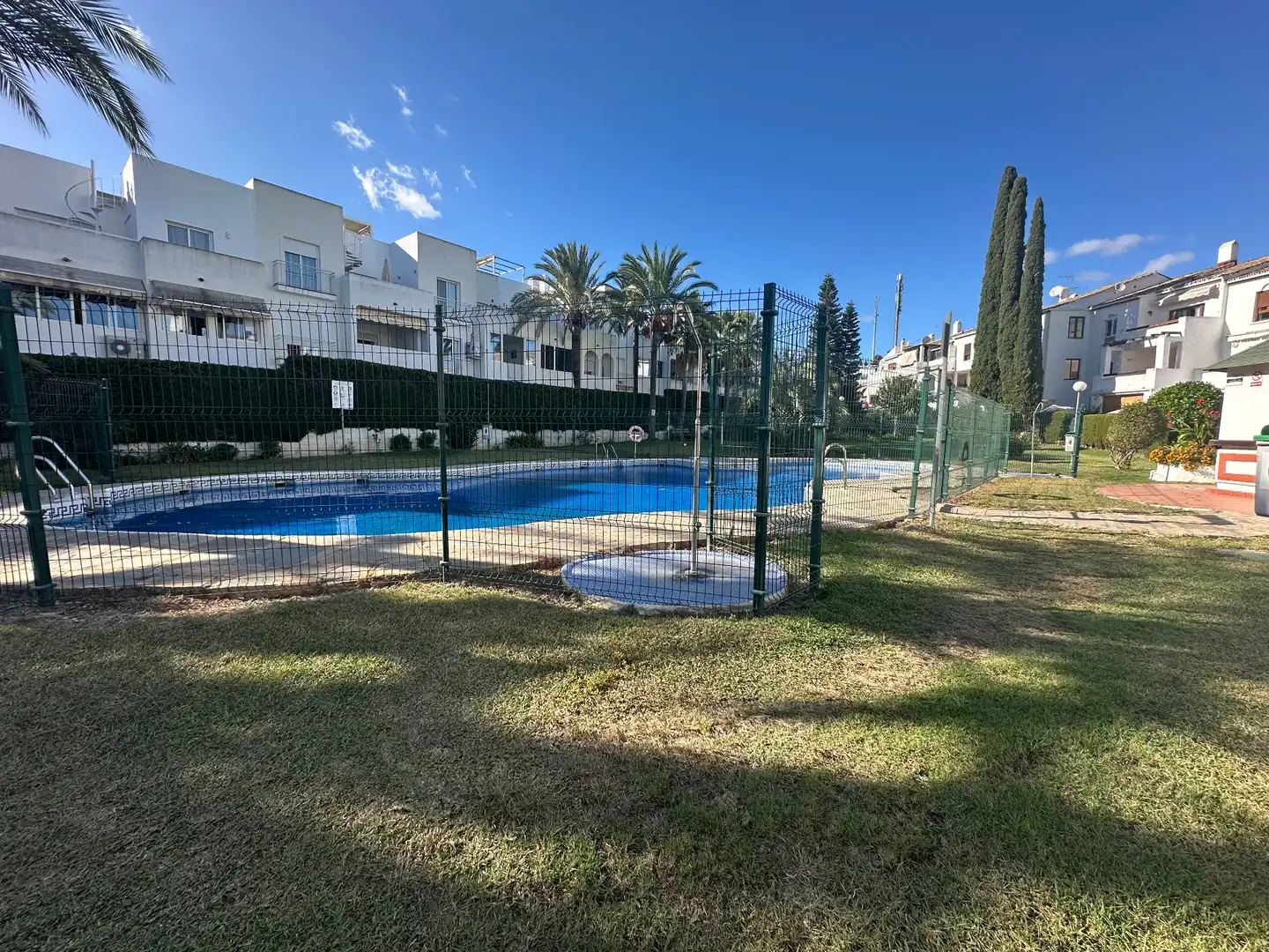 Piscina de Pis en venda en Estepona amb Piscina comunitària