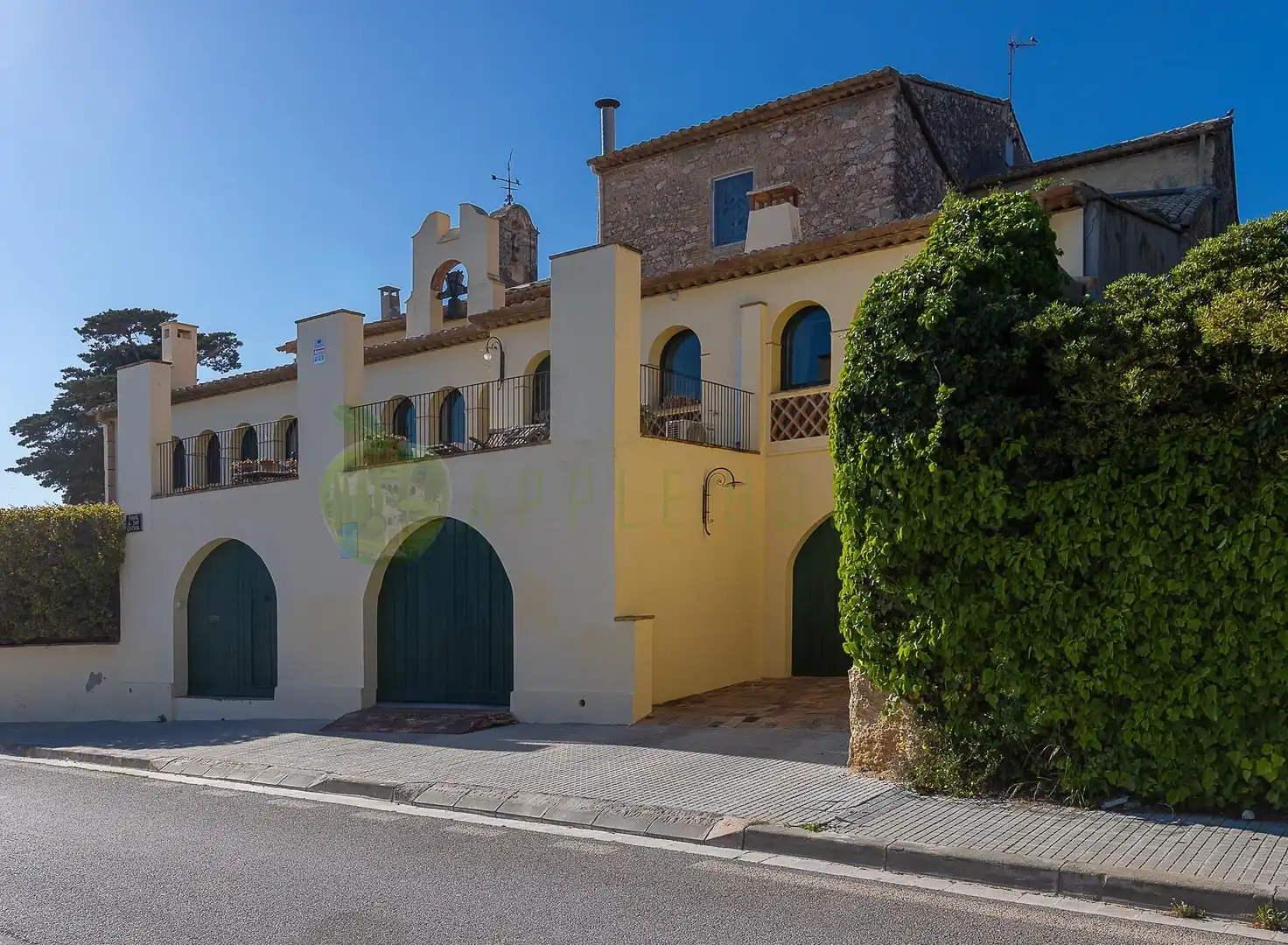 Vista exterior de Casa o chalet en venta en Vilanova i la Geltrú con Aire acondicionado, Calefacción y Jardín privado