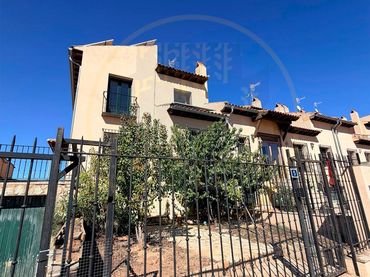 Casa a schiera con balcone in vendita a Calle RIO (ARCAS)