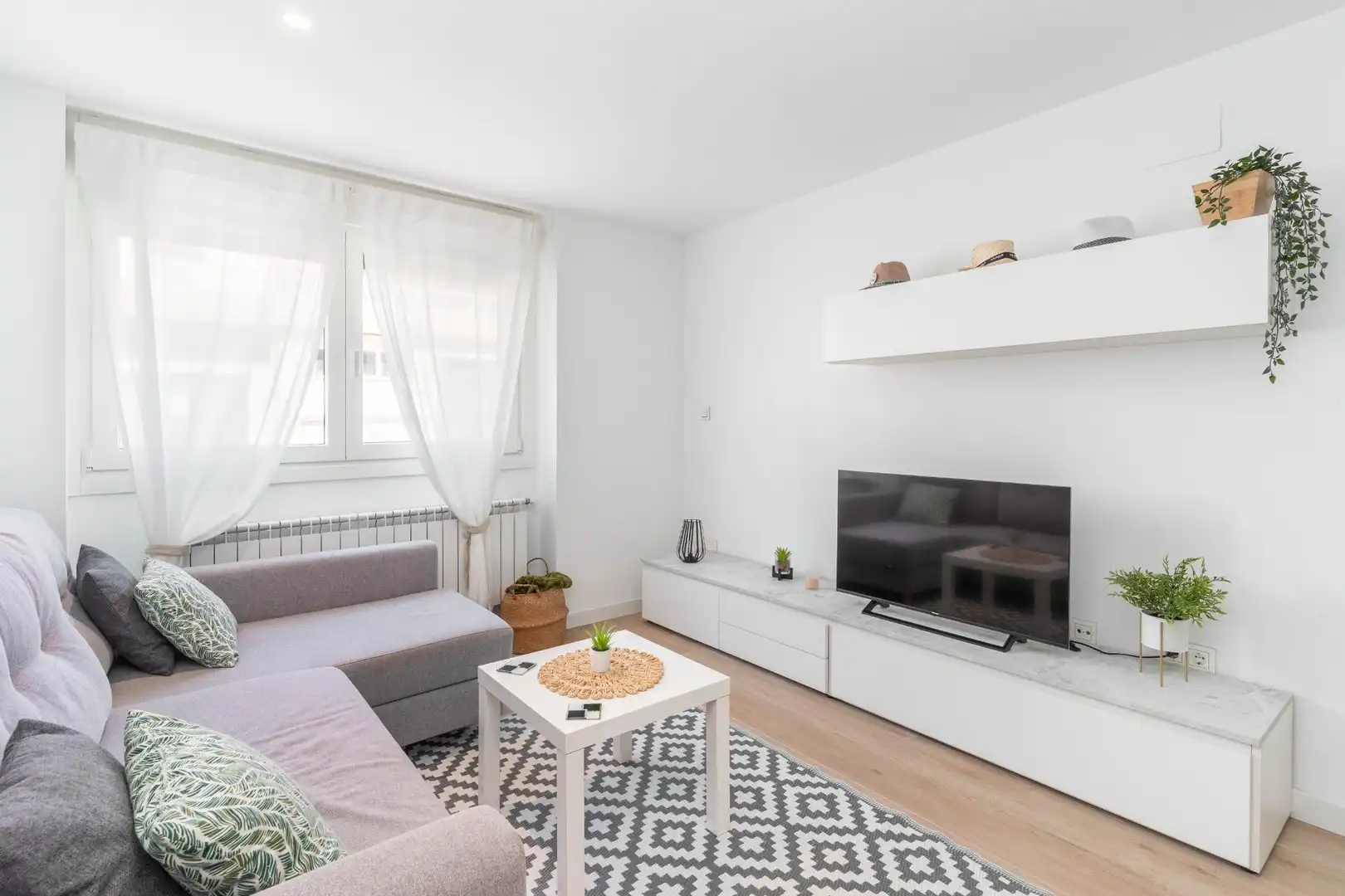 Wohnzimmer von Wohnungen zum Verkauf in Gozón mit Klimaanlage, Heizung und Abstellraum