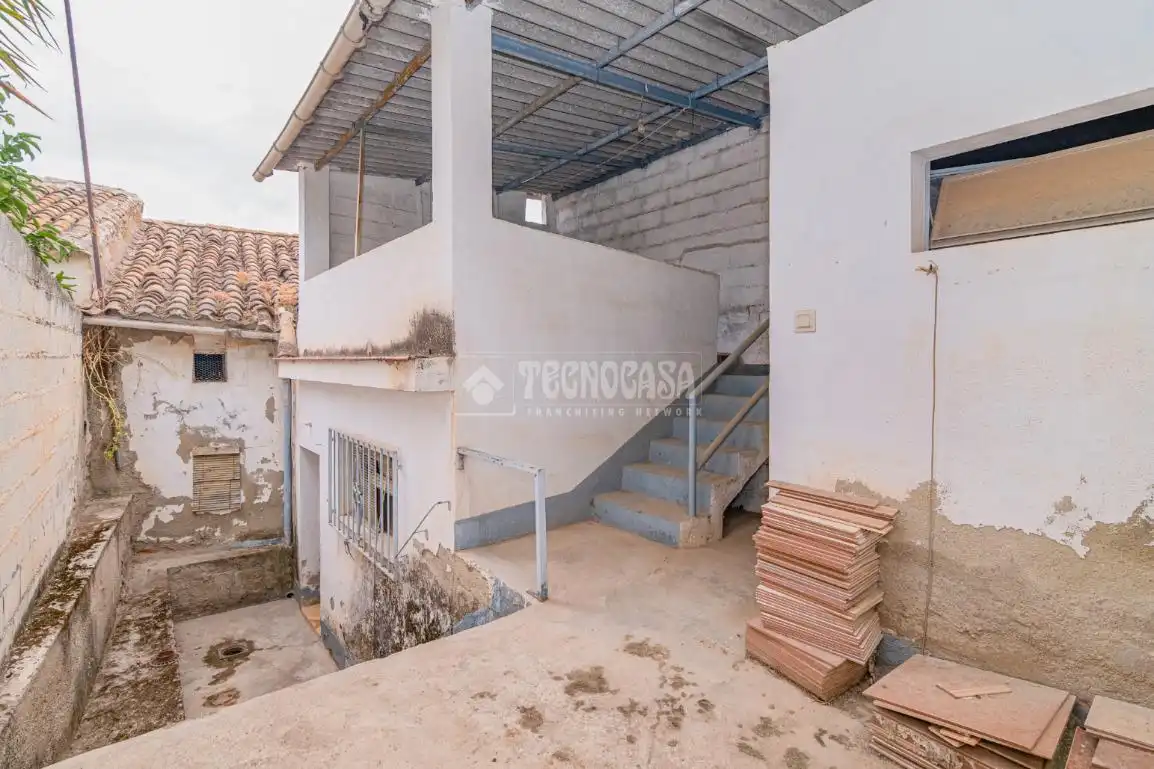 Casa adosada en venda en Loja amb Terrassa