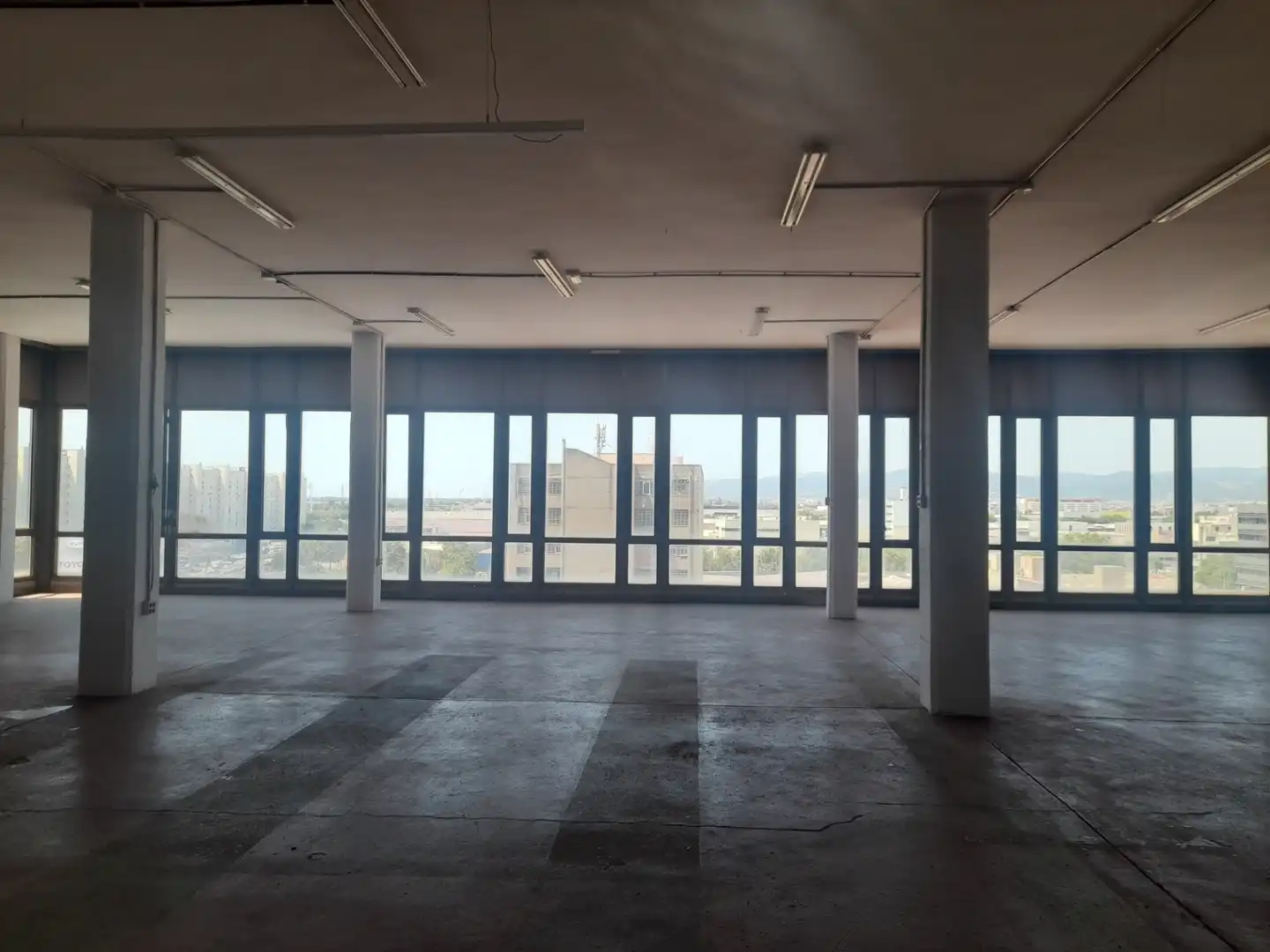 Local de alquiler en L'Hospitalet de Llobregat con Aire acondicionado y Calefacción