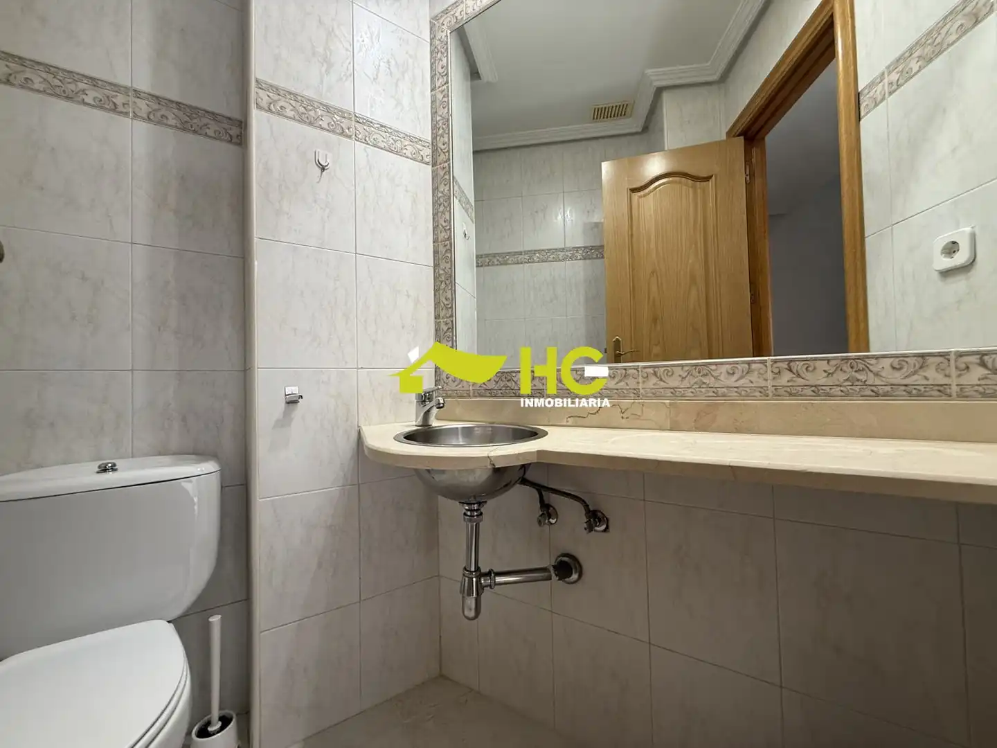 Baño de Dúplex de alquiler en Villaviciosa de Odón con Aire acondicionado, Calefacción y Terraza