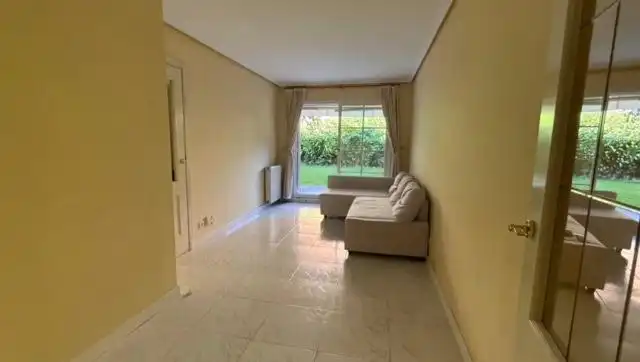 Jardín de Piso en venta en Las Rozas de Madrid con Calefacción, Jardín privado y Piscina comunitaria