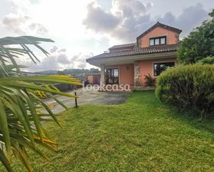 Vista exterior de Casa o xalet en venda en Ribadumia amb Calefacció, Jardí privat i Parquet