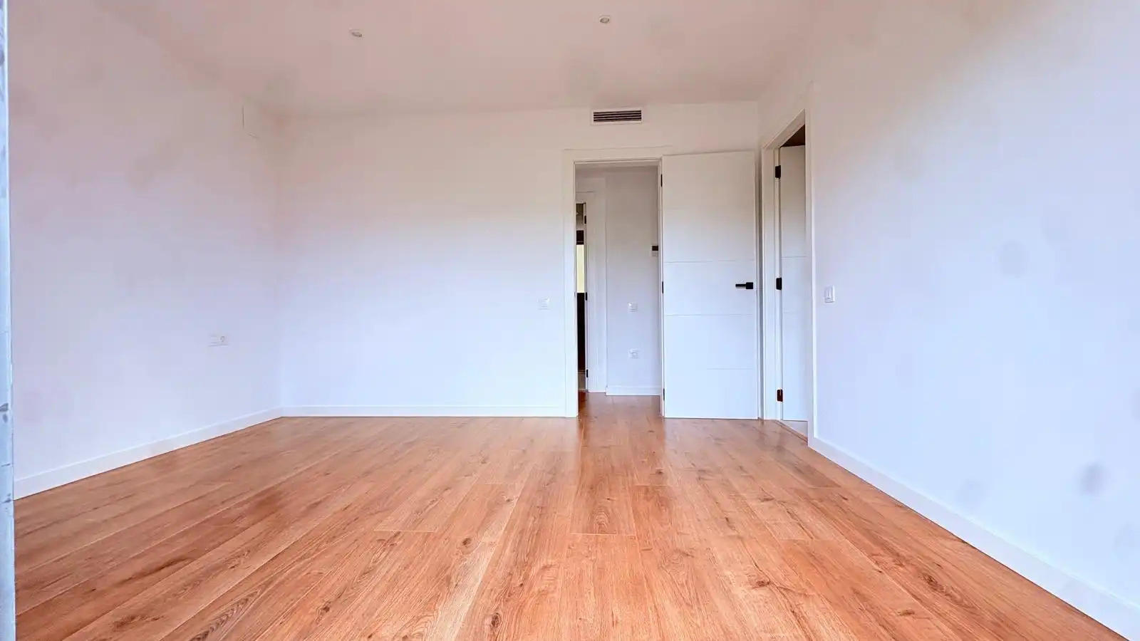 Habitación de Casa o chalet en venta en Castellar del Vallès con Calefacción, Parquet y Terraza