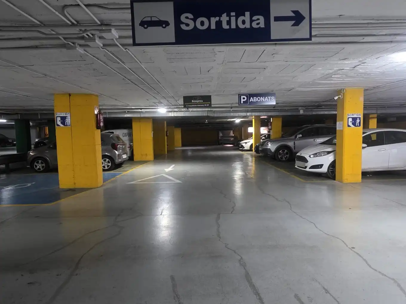 Motorradstellplatz zur Miete in Carrer del Pare Gallissà 2, imagen 2