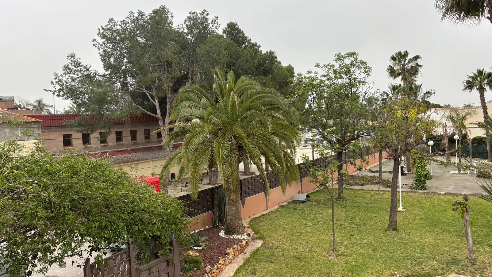 Vista exterior de Casa o xalet en venda en Elche / Elx amb Jardí privat, Terrassa i Piscina