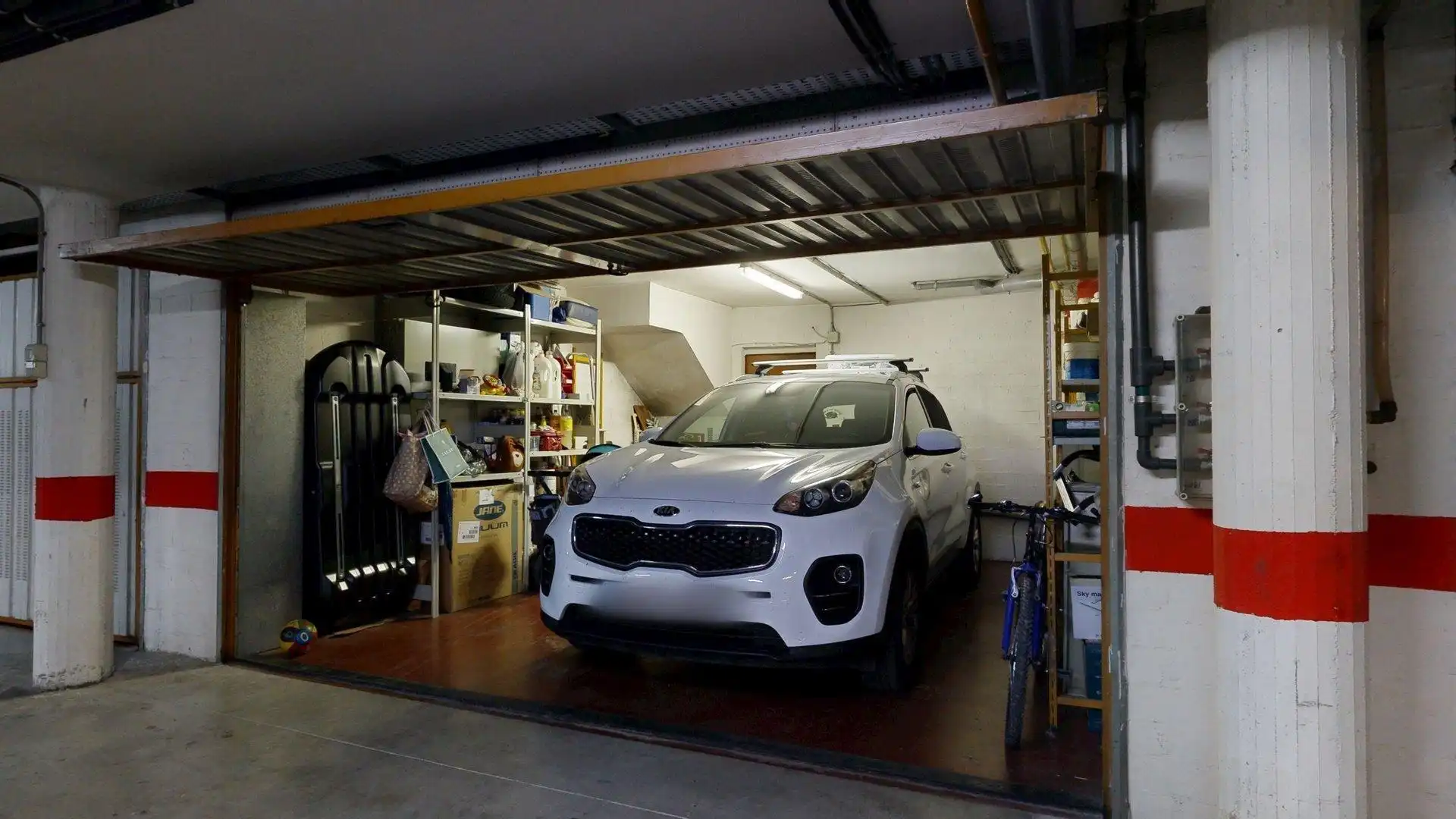 Parking de Casa adosada en venta en Zaragoza con Calefacción, Jardín privado y Terraza
