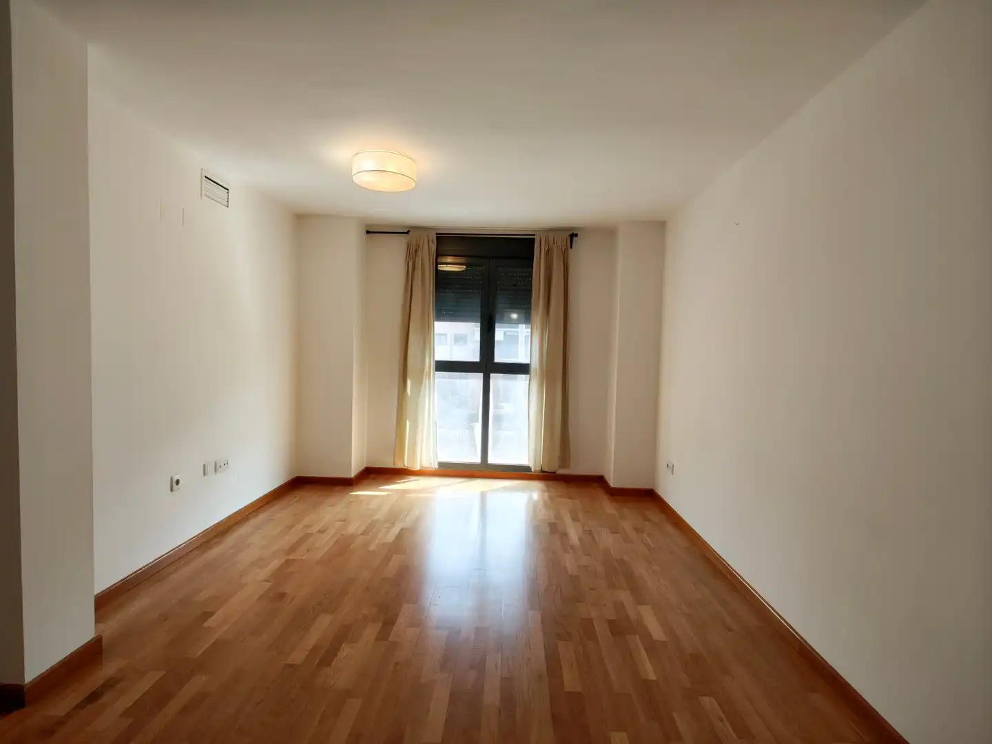 Sala de estar de Piso de alquiler en Valencia con Aire acondicionado, Calefacción y Jardín privado