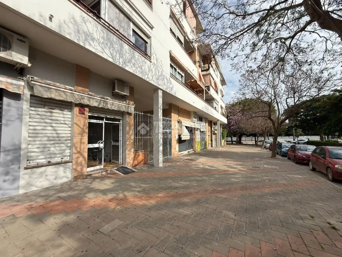 Vista exterior de Local en venta en Málaga