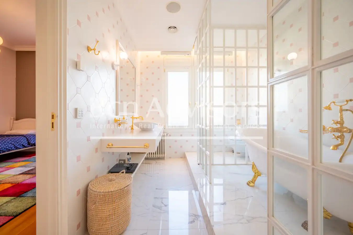 Bathroom of Attic for sale in Barcelona  with Air Conditioner, Heating and Terrace