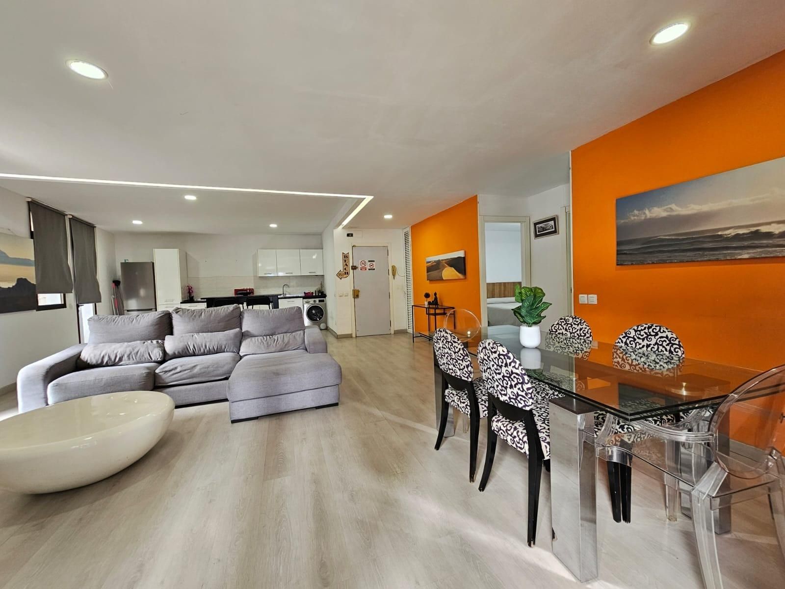 Sala d'estar de Pis en venda en Las Palmas de Gran Canaria amb Balcó