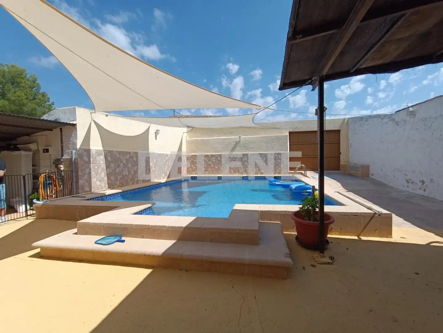 Piscina de Casa adosada en venda en Hellín amb Jardí privat, Traster i Piscina