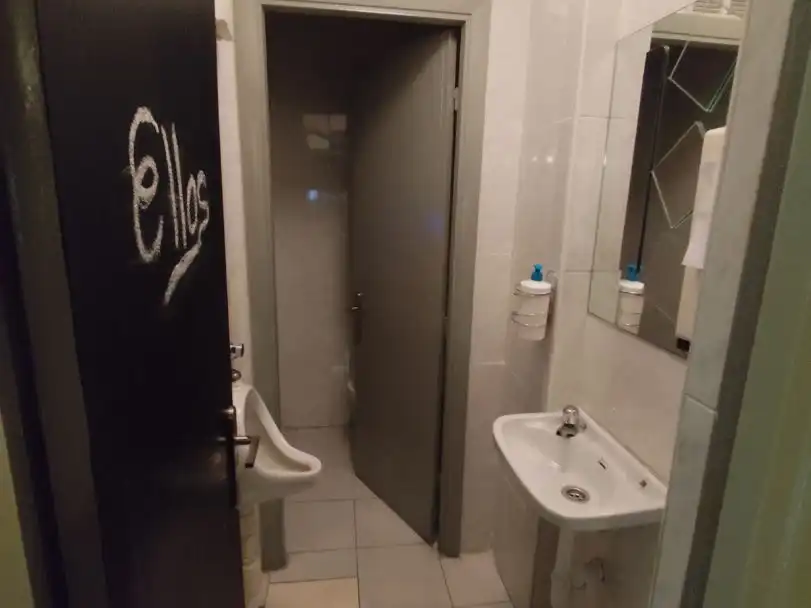 Bany de Local en venda en Valladolid amb Aire condicionat, Calefacció i Moblat