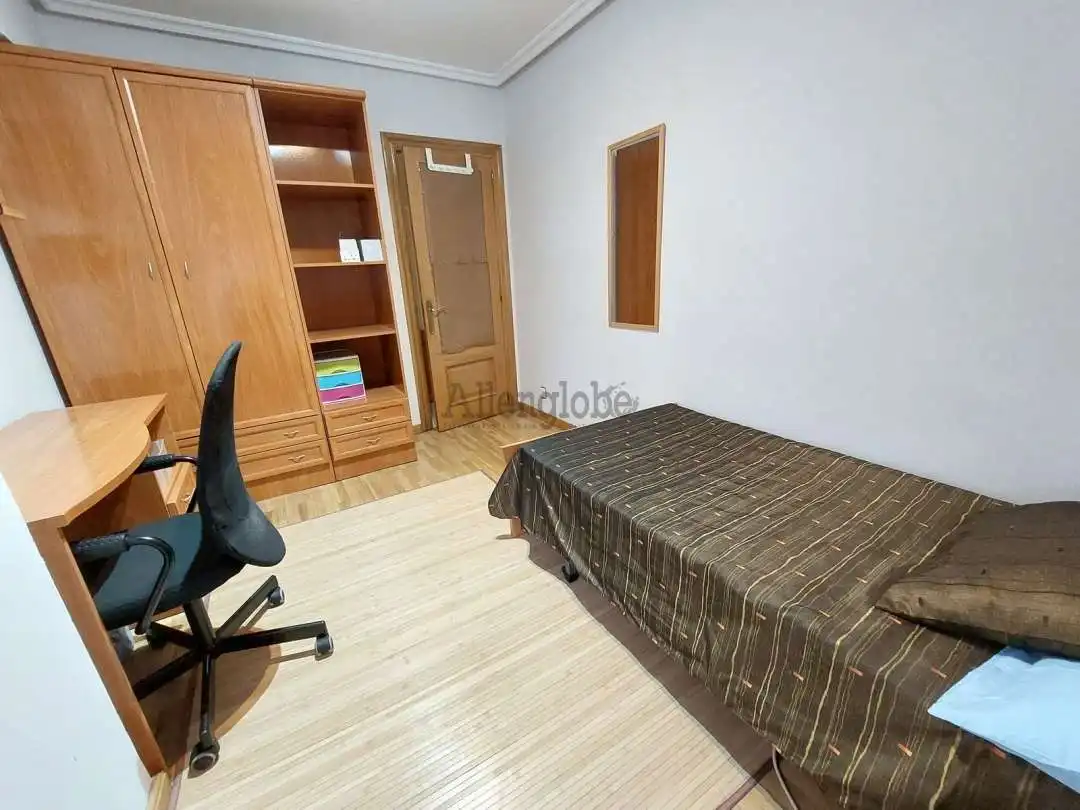 Bedroom of Flat for rent in Oviedo   with Heating and Terrace