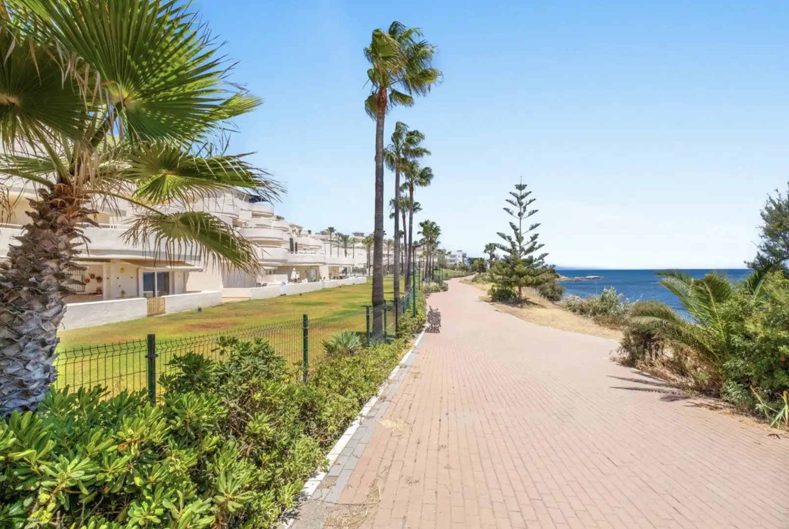 Vista exterior de Apartamento en venta en Estepona con Aire acondicionado, Calefacción y Terraza