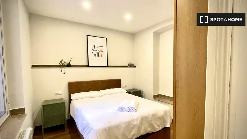 Bedroom of Flat for rent in Madrid  with Air Conditioner, Heating and Furnished
