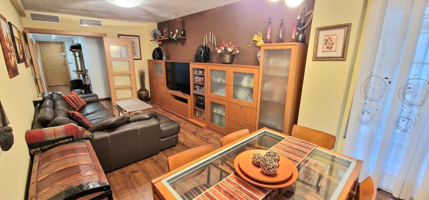 Sala d'estar de Pis en venda en  Zaragoza Capital amb Aire condicionat, Calefacció i Parquet