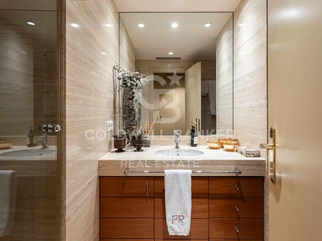 Baño de Piso en venta en Barcelona con Jardín privado, Terraza y Piscina comunitaria