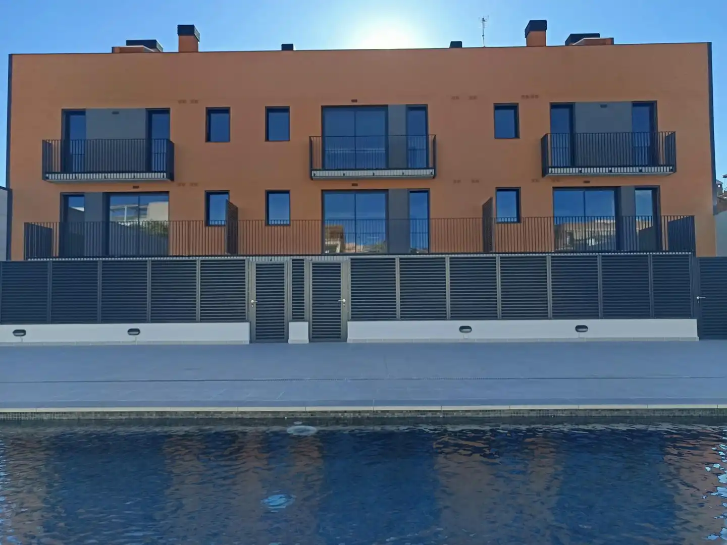 Vista exterior de Planta baixa en venda en Sabadell amb Calefacció, Terrassa i Piscina comunitària