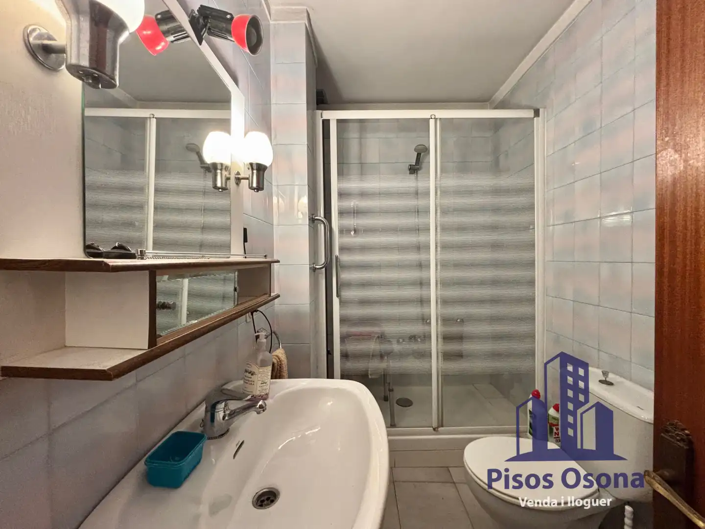 Baño de Piso en venta en Vic con Calefacción, Amueblado y Horno