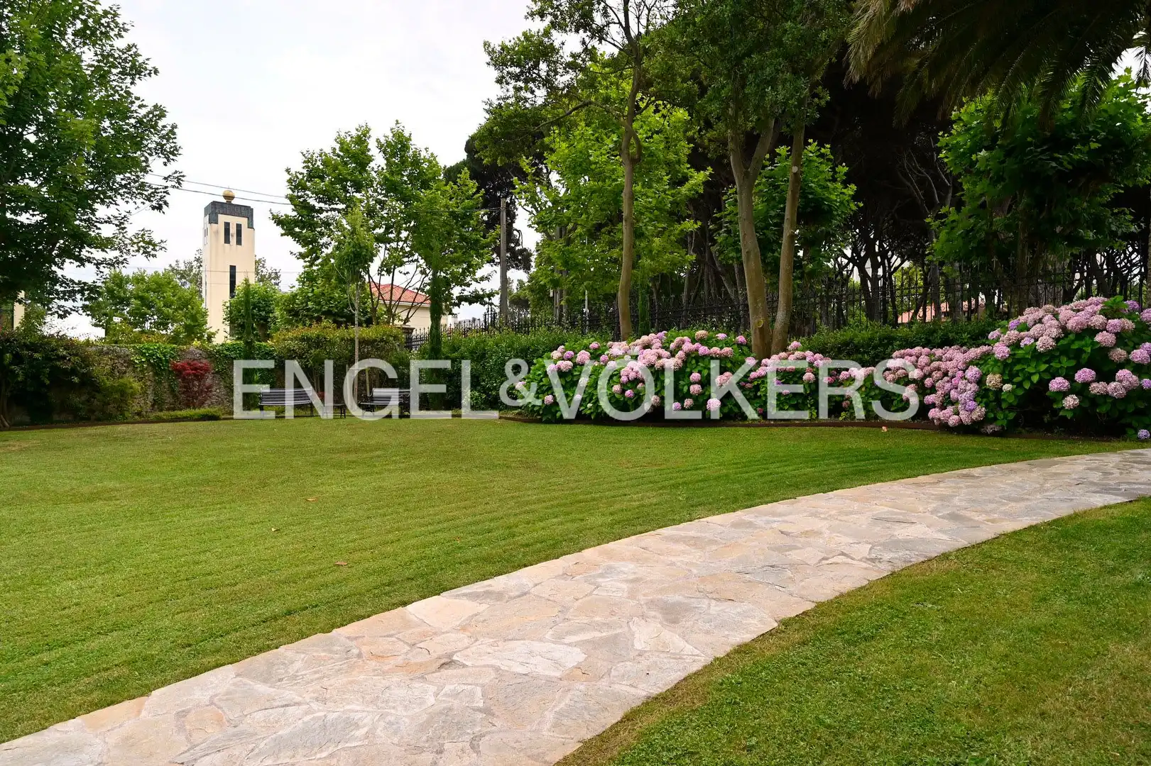 Maisonette zur Miete in Santander mit Heizung, Privatgarten und Parkett