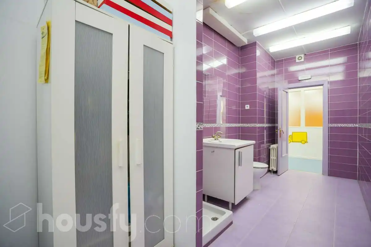 Baño de Local en venta en Madrid con Aire acondicionado